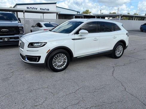 Used 2020 Lincoln Nautilus FWD image 2