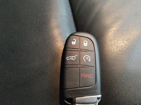 Used 2017 Jeep Grand Cherokee Limited image 32