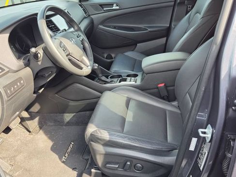 Used 2016 Hyundai Tucson Limited w/ Option Group 03 FWD image 11