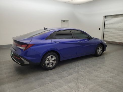 Used 2025 Hyundai Elantra SE FWD image 10