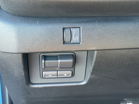 Used 2025 Chevrolet Colorado Trail Boss AWD/4WD image 10