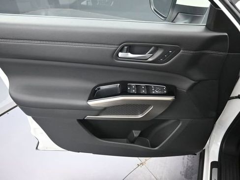 Used 2024 Nissan Pathfinder Platinum AWD/4WD image 26
