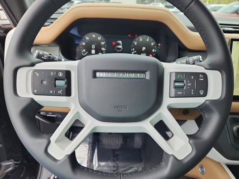 New 2025 Land Rover Defender 90 X-Dynamic SE image 16