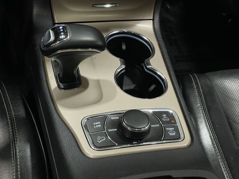 Used 2015 Jeep Grand Cherokee Overland AWD/4WD image 29