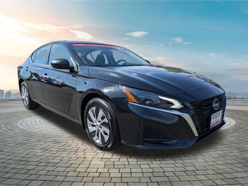 Used 2025 Nissan Altima 2.5 S FWD image 2