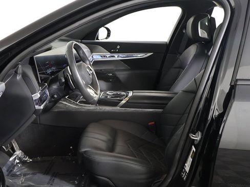 Used 2025 BMW 740i xDrive image 29