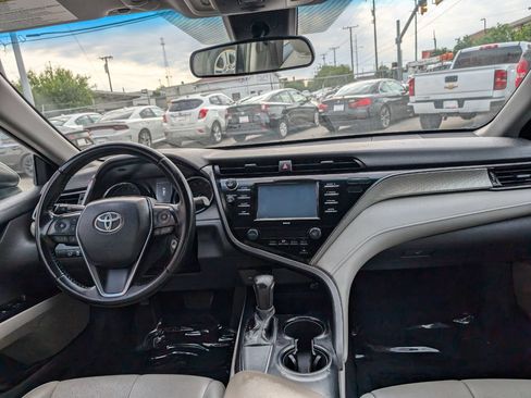 Used 2020 Toyota Camry SE FWD image 14