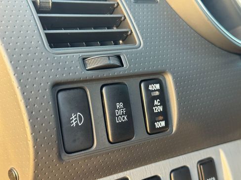 Used 2012 Toyota Tacoma 4x4 Double Cab image 32