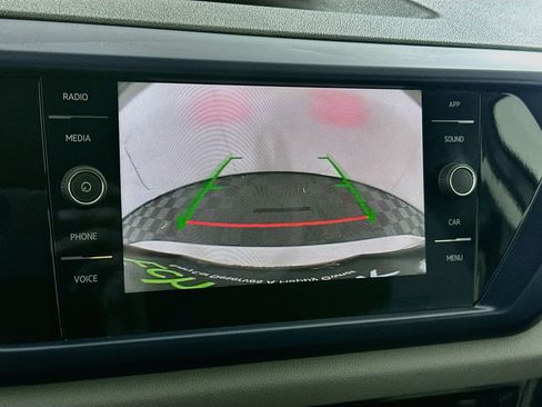 Used 2023 Volkswagen Taos SE w/ Panoramic Sunroof Package FWD image 21