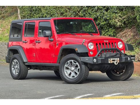 Used 2014 Jeep Wrangler Unlimited Rubicon w/ Connectivity Group AWD/4WD image 2