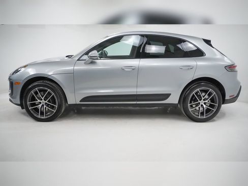 Used 2025 Porsche Macan image 2