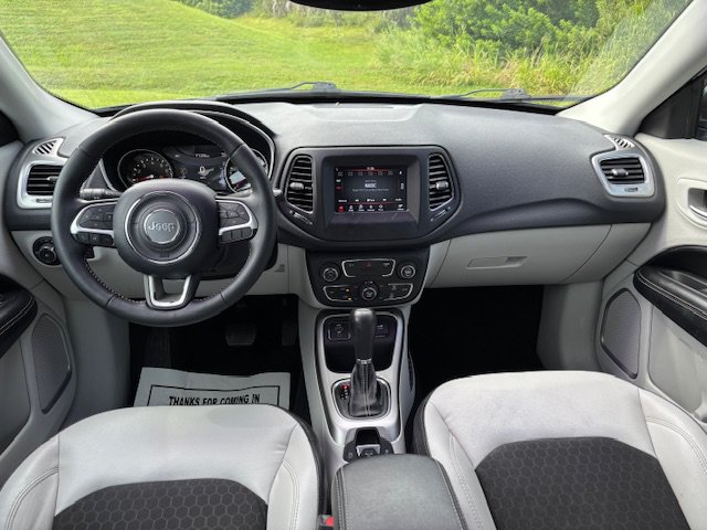 Used 2018 Jeep Compass Latitude w/ Popular Equipment Group FWD image 15