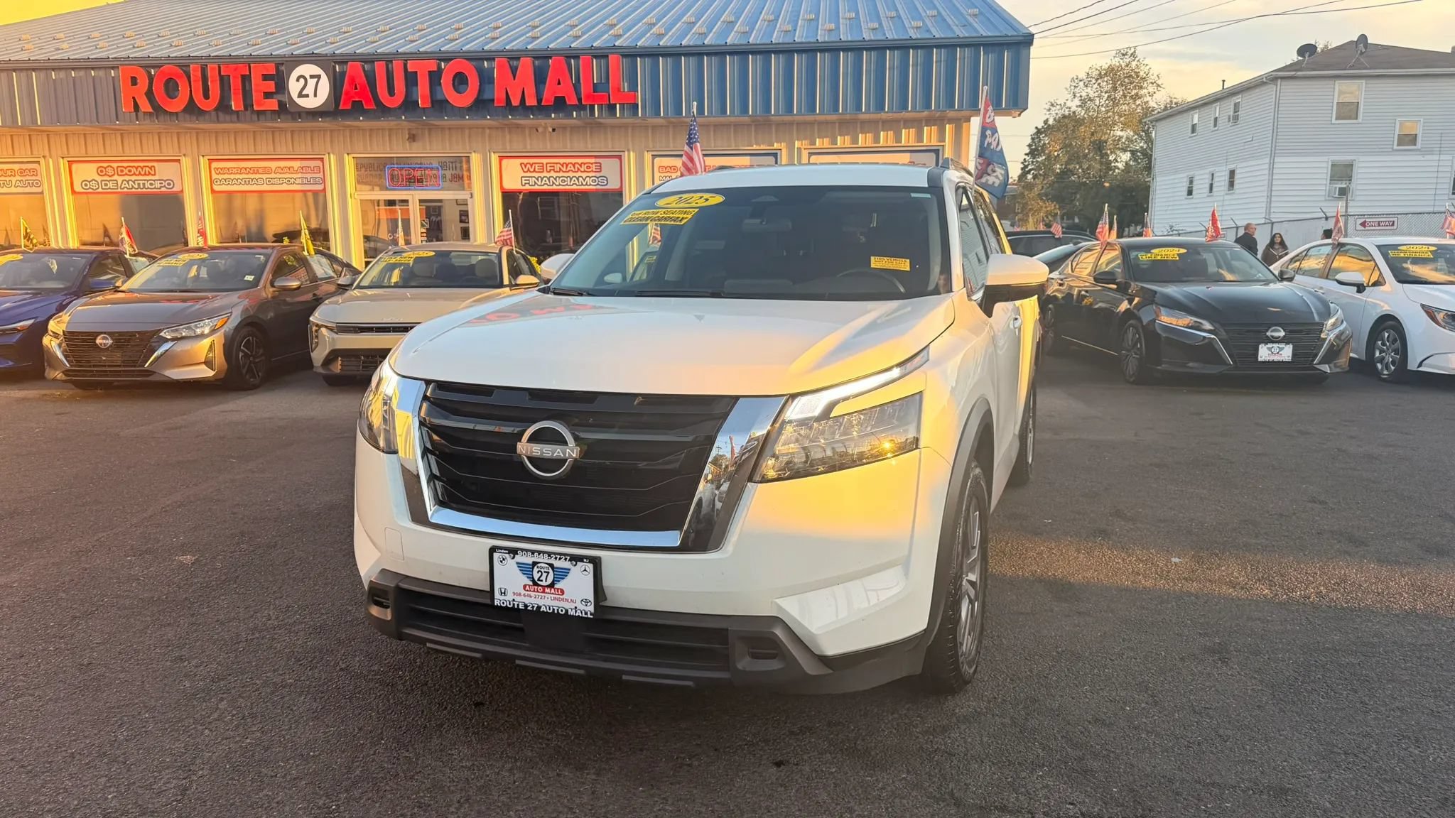 Used 2025 Nissan Pathfinder SV AWD/4WD image 1