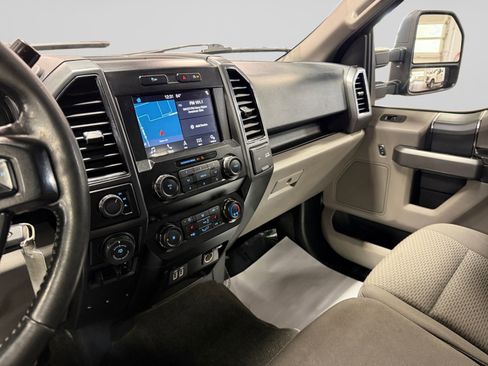 Used 2019 Ford F150 XLT w/ Equipment Group 302A Luxury AWD/4WD image 21