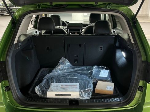 New 2026 Volkswagen Taos SE AWD/4WD image 36