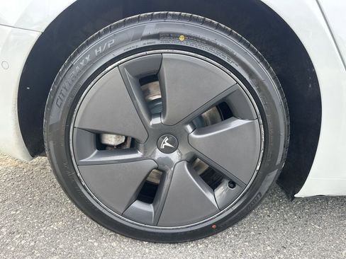 Used 2021 Tesla Model 3 Standard Range Plus image 31