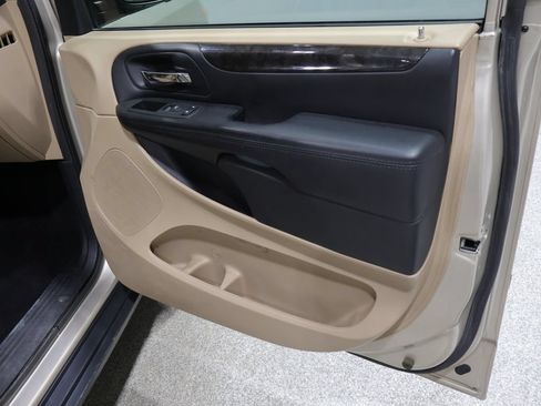 Used 2015 Dodge Grand Caravan American Value Package FWD image 21