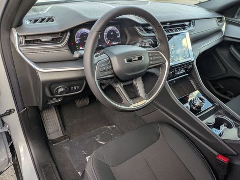 New 2025 Jeep Grand Cherokee Laredo X image 13