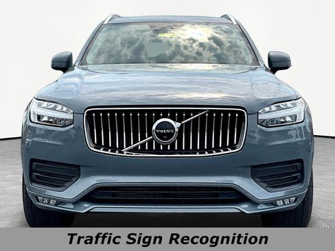 Used 2020 Volvo XC90 T5 Momentum FWD image 2