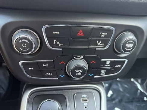 Used 2020 Jeep Compass Latitude AWD/4WD image 19