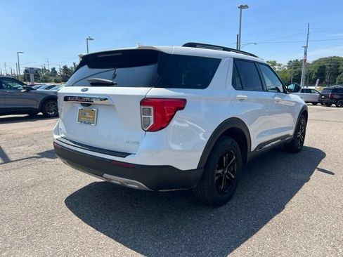 Certified 2024 Ford Explorer XLT w/ Equipment Group 202A AWD/4WD image 4