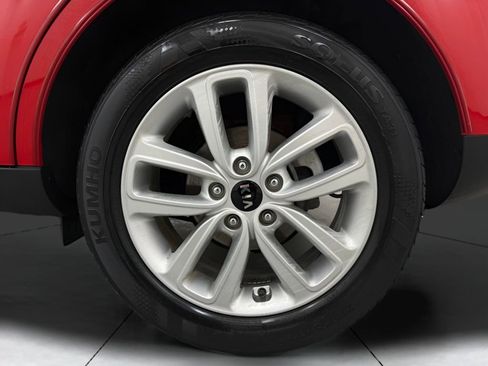 Used 2017 Kia Soul + FWD image 26