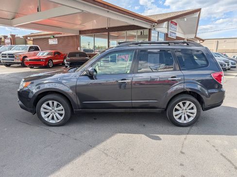 Used 2013 Subaru Forester 2.5X Premium w/ All-Weather Pkg AWD/4WD image 4