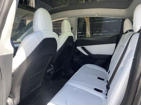 Used 2022 Tesla Model Y Performance AWD/4WD image 11