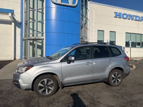 Used 2017 Subaru Forester 2.5i Premium w/ All-Weather Package image 4