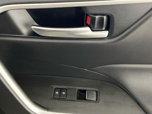 Used 2025 Toyota RAV4 XLE FWD image 32