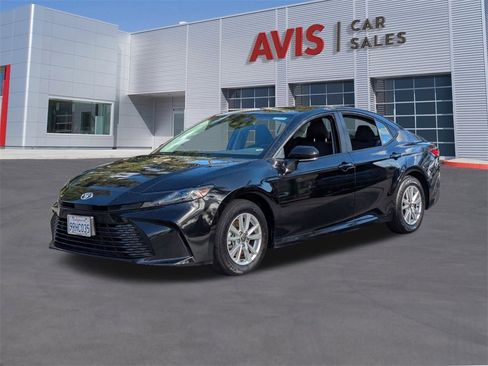 Used 2025 Toyota Camry LE image 1