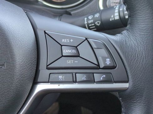 Used 2018 Nissan Rogue SV w/ Premium Package image 26