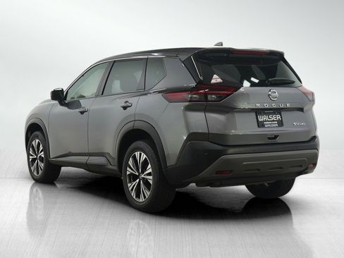 Used 2021 Nissan Rogue SV image 3
