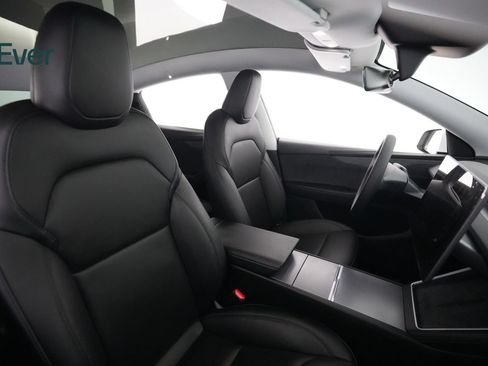 Used 2026 Tesla Model Y Long Range RWD image 23