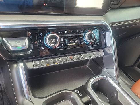 Used 2024 GMC Sierra 2500 Denali Ultimate AWD/4WD image 23