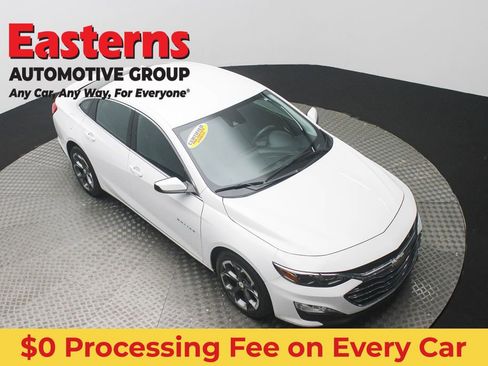 Used 2024 Chevrolet Malibu LT FWD image 3