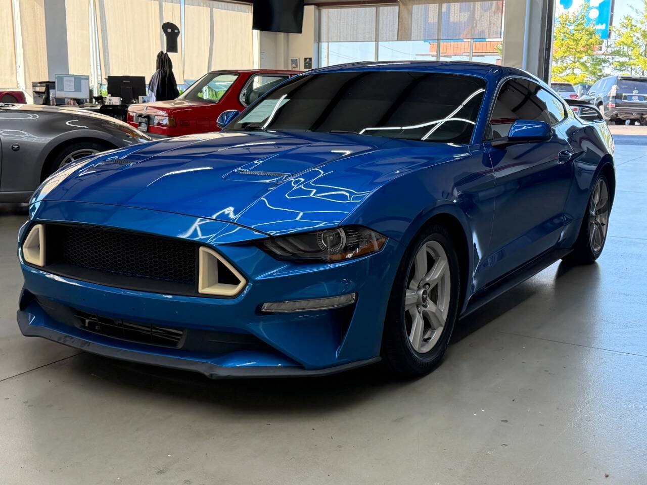 Used 2019 Ford Mustang Coupe RWD image 5