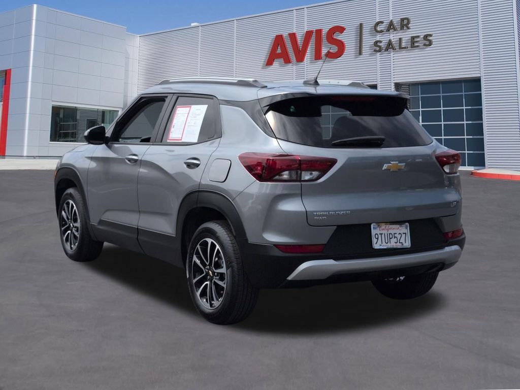 Used 2025 Chevrolet TrailBlazer LT AWD/4WD image 9