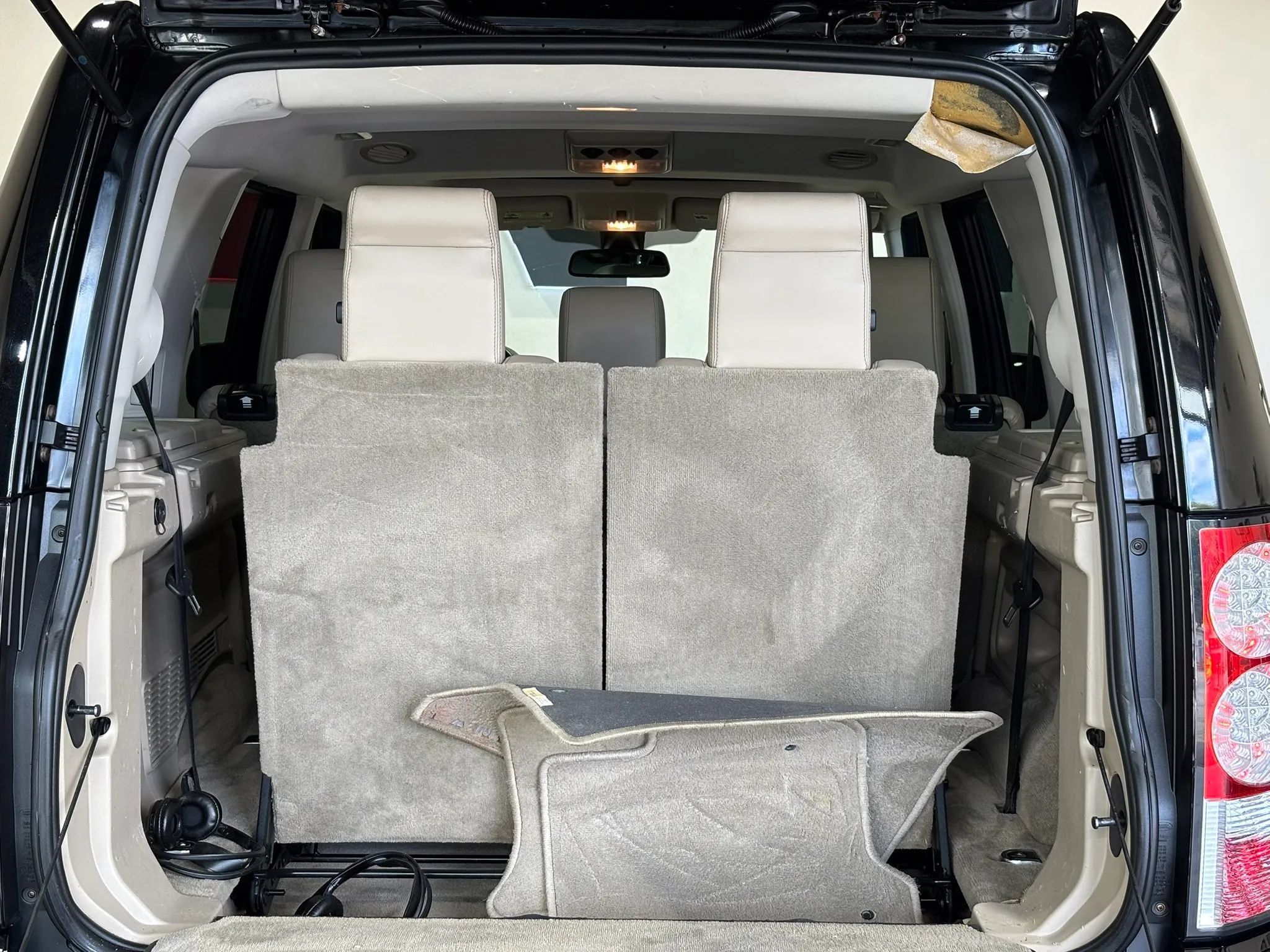 Used 2011 Land Rover LR4 HSE LUX AWD/4WD image 8