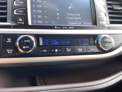 Used 2019 Toyota Highlander Limited AWD/4WD image 24