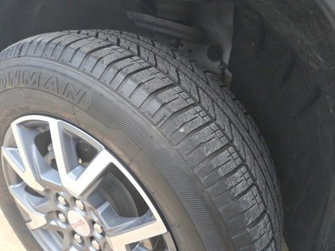 Used 2023 GMC Acadia SLT image 6