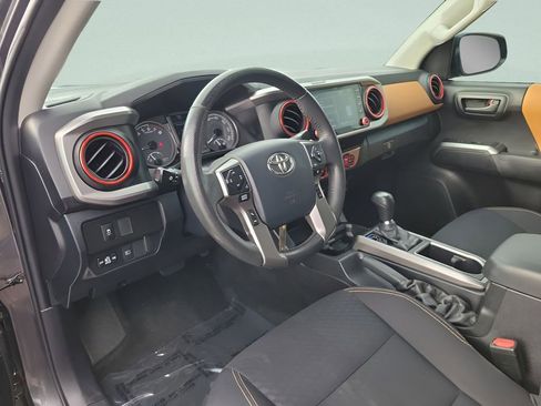 Used 2020 Toyota Tacoma SR5 image 18