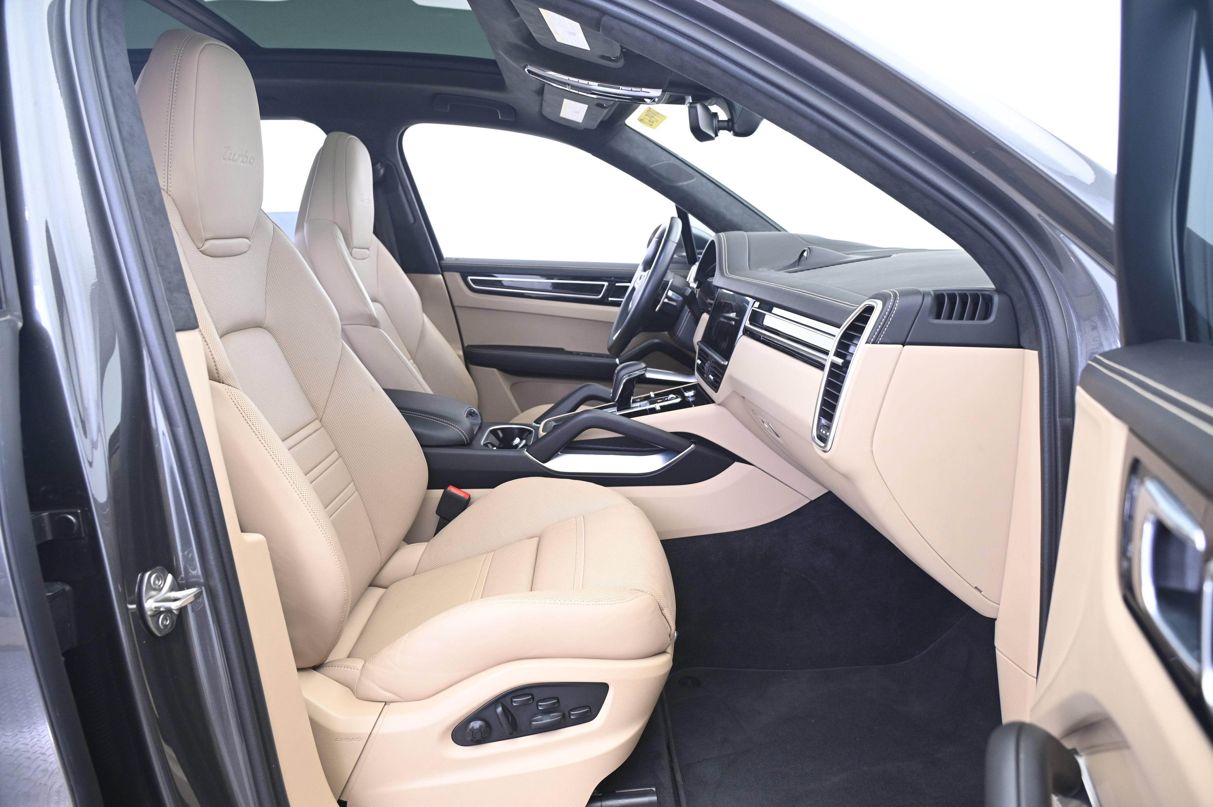 Certified 2023 Porsche Cayenne Turbo AWD/4WD image 23