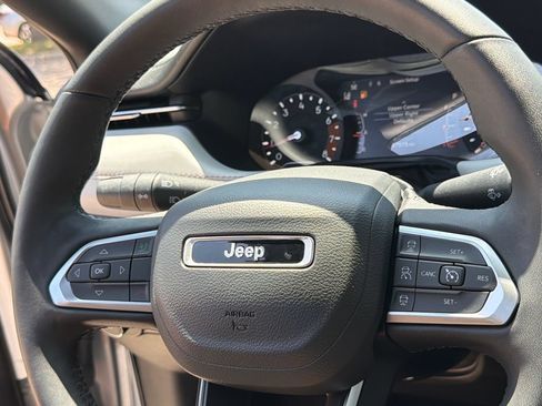 Used 2025 Jeep Compass Limited AWD/4WD image 32