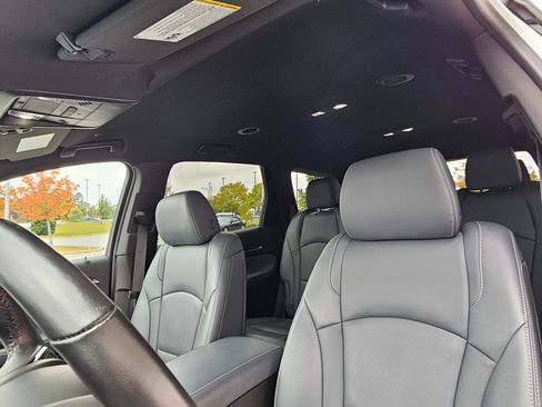 Used 2024 Buick Enclave Premium image 21
