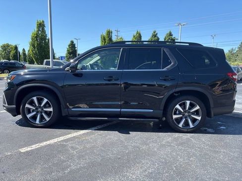 Certified 2025 Honda Pilot Touring image 13