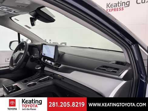 Certified 2025 Toyota Sienna XLE image 24