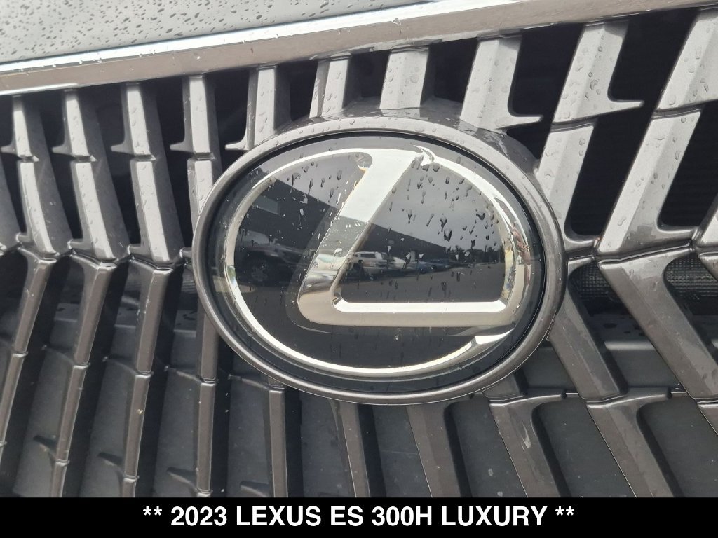 Used 2023 Lexus ES 300h w/ Accessory Package (Z2) FWD image 18