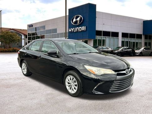 Used 2016 Toyota Camry LE image 7