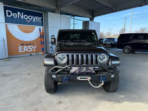 Used 2018 Jeep Wrangler Unlimited Sahara image 2